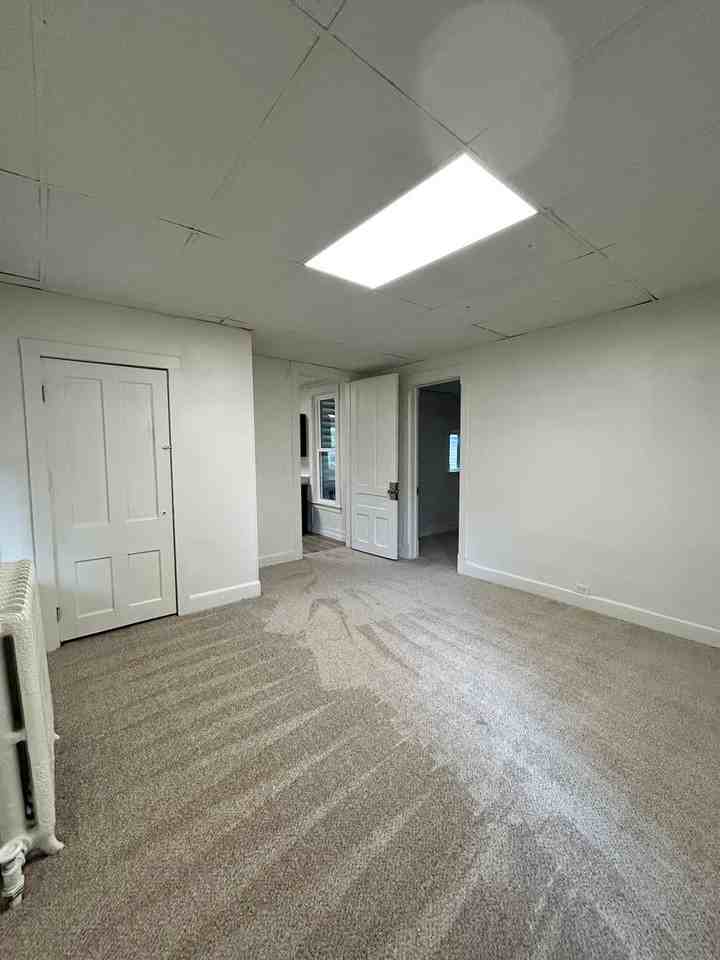 240 E Bowman St - Photo 4 of 15