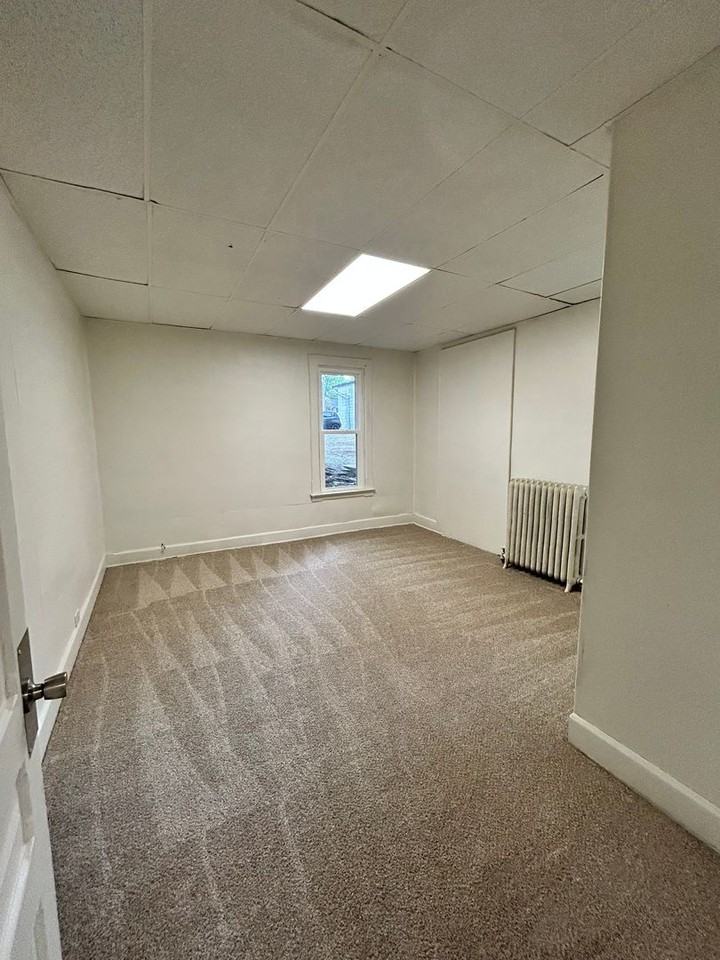 240 E Bowman St - Photo 5 of 15