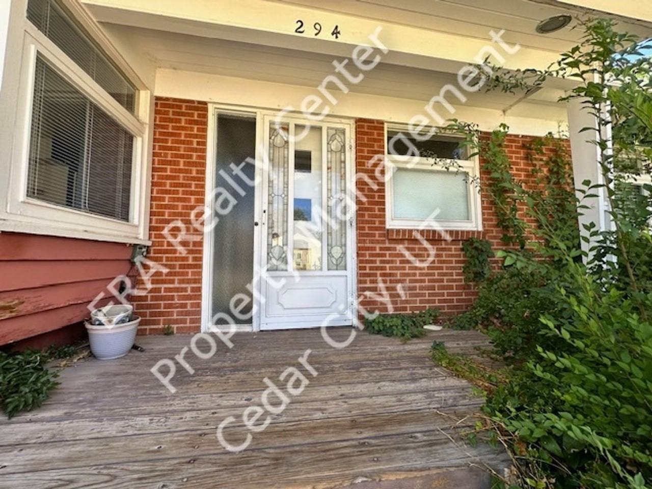 294 S Dewey Ave - Photo 2 of 26