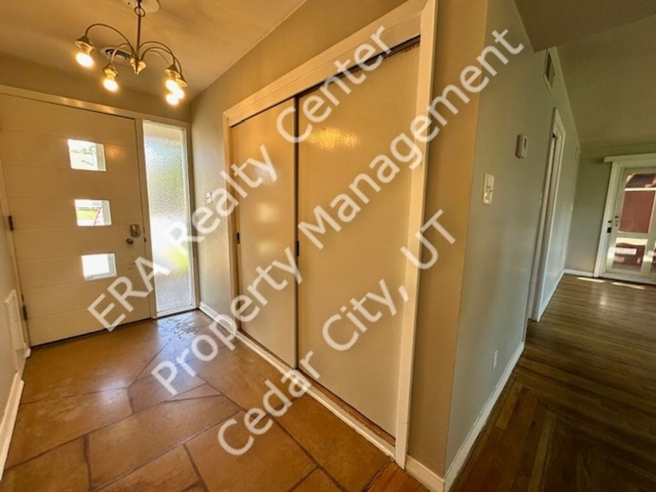 294 S Dewey Ave - Photo 3 of 26
