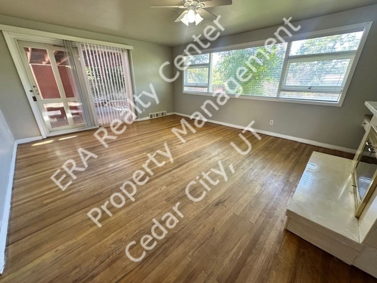 294 S Dewey Ave - Photo 4 of 26