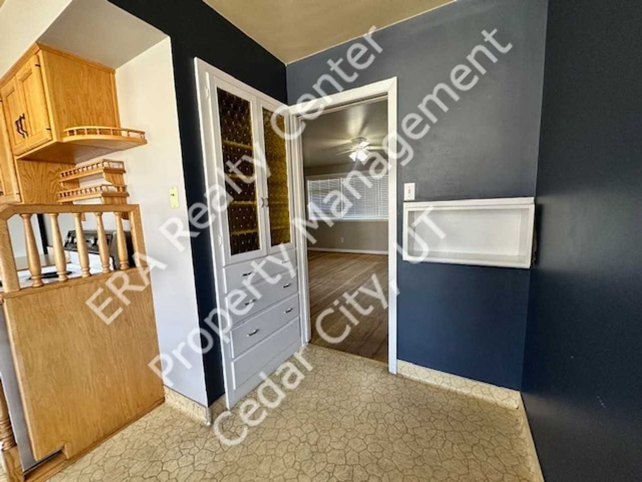 294 S Dewey Ave - Photo 6 of 26