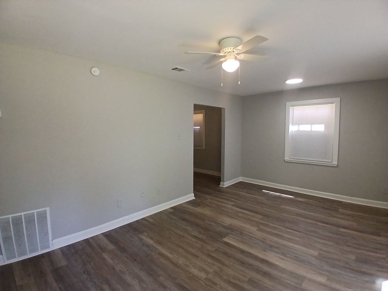 914 Restbrook Ave - Photo 3 of 9