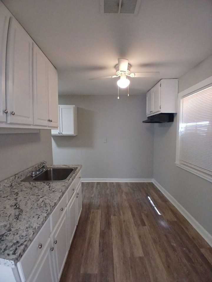 914 Restbrook Ave - Photo 4 of 9