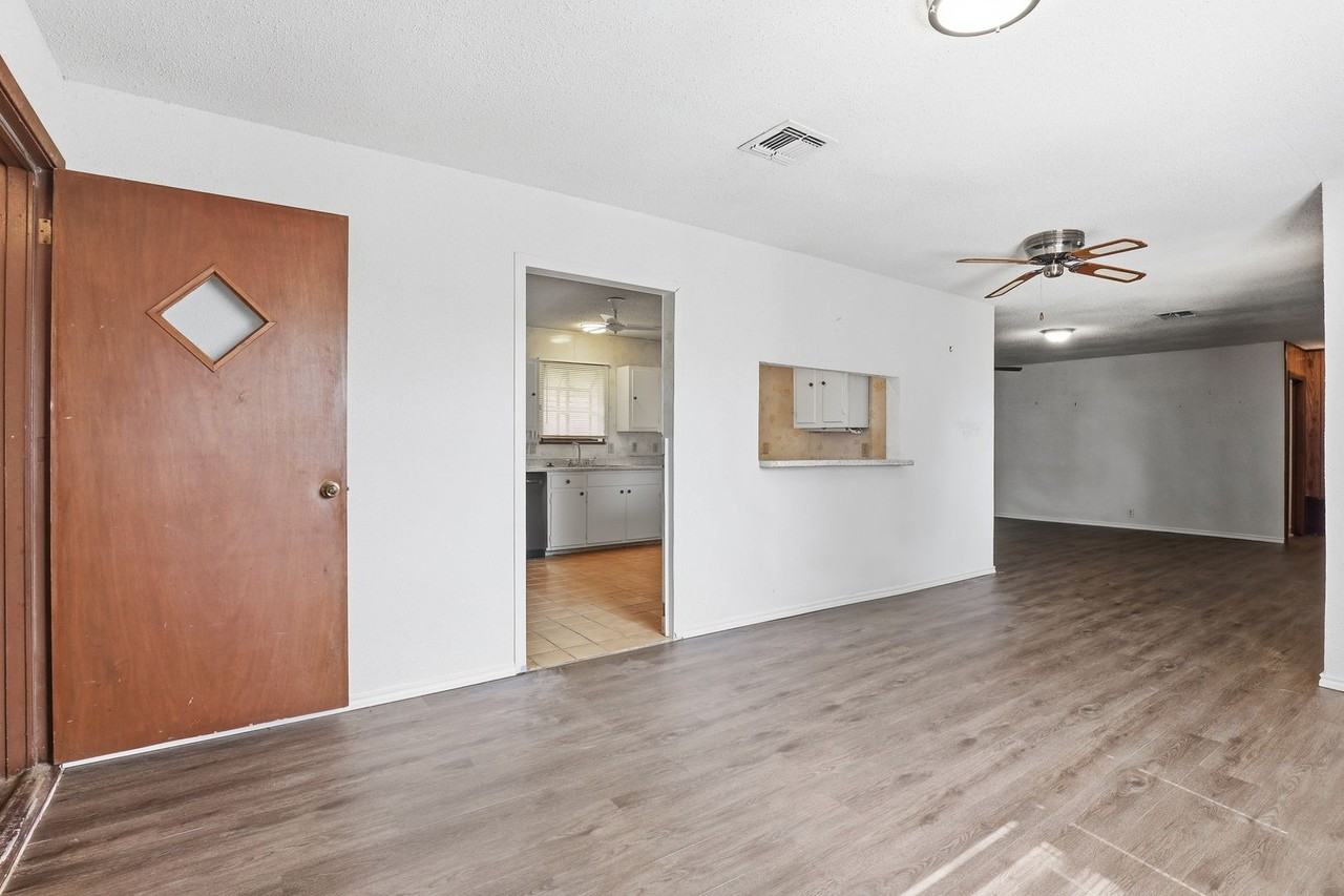4824 Looney Ln - Photo 2 of 28