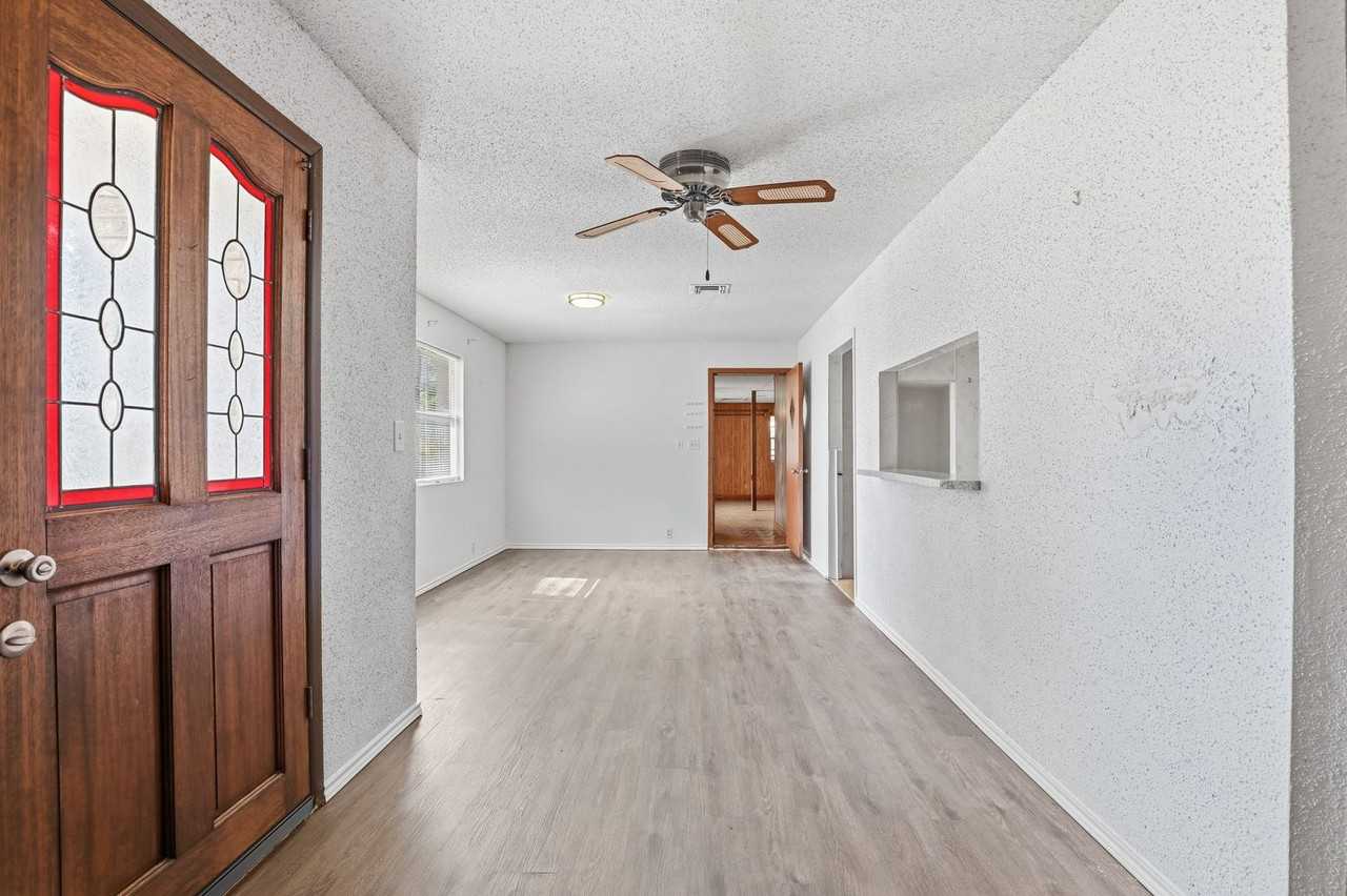4824 Looney Ln - Photo 3 of 28