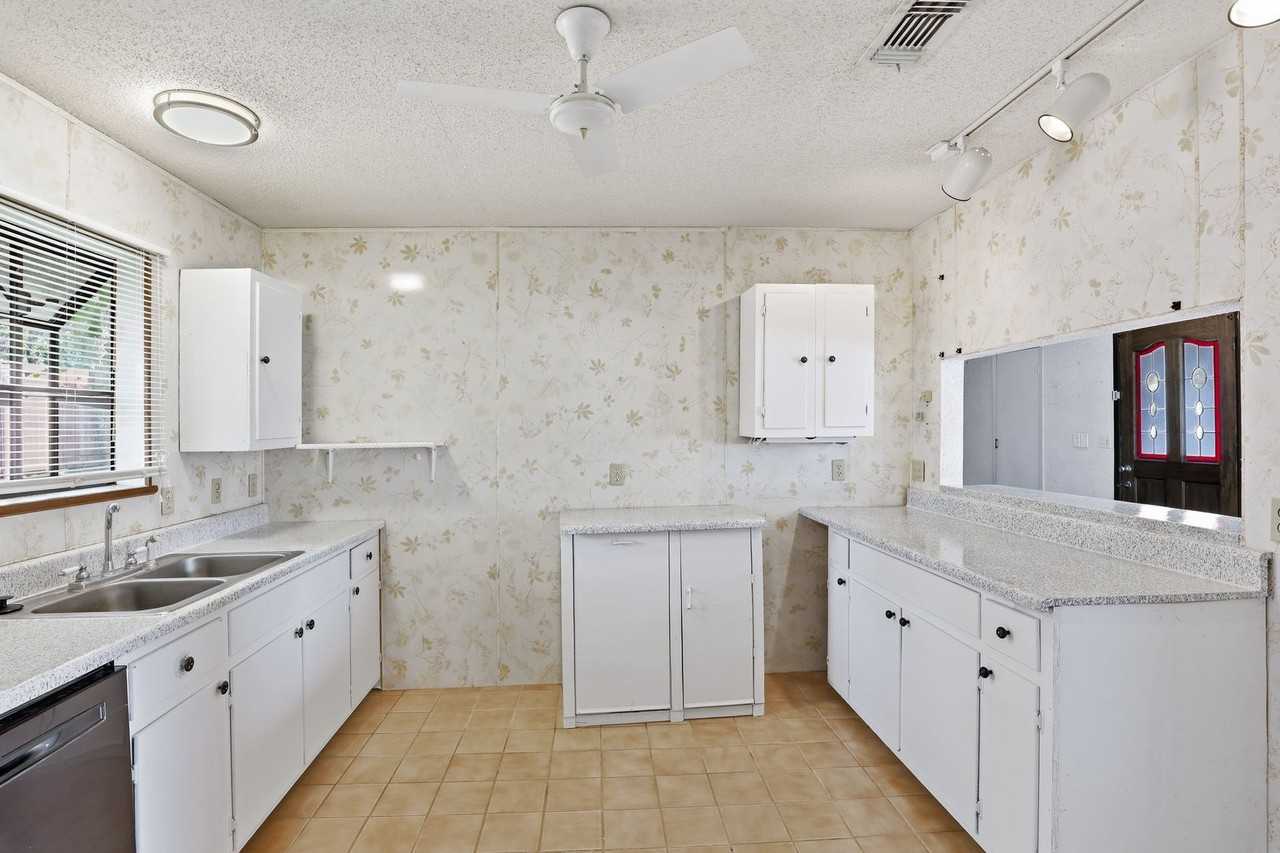4824 Looney Ln - Photo 7 of 28