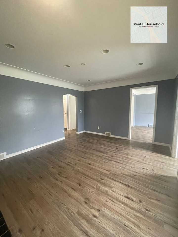 18010 Lesure St - Photo 3 of 14