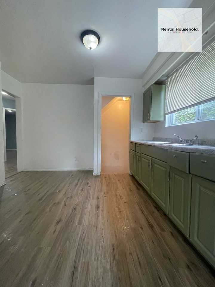 18010 Lesure St - Photo 4 of 14