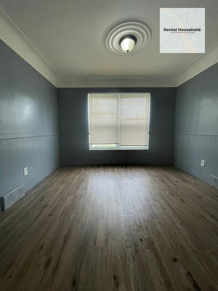 18010 Lesure St - Photo 5 of 14