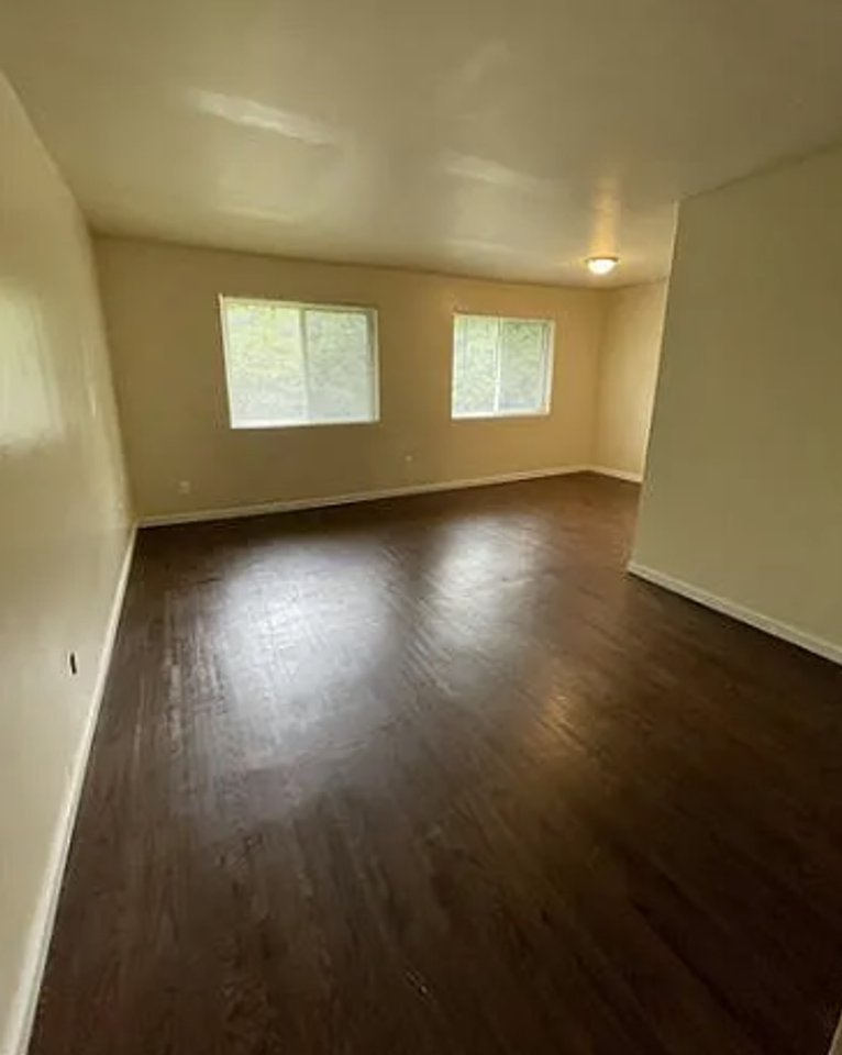 Ridgeway Apts - Photo 4 of 16