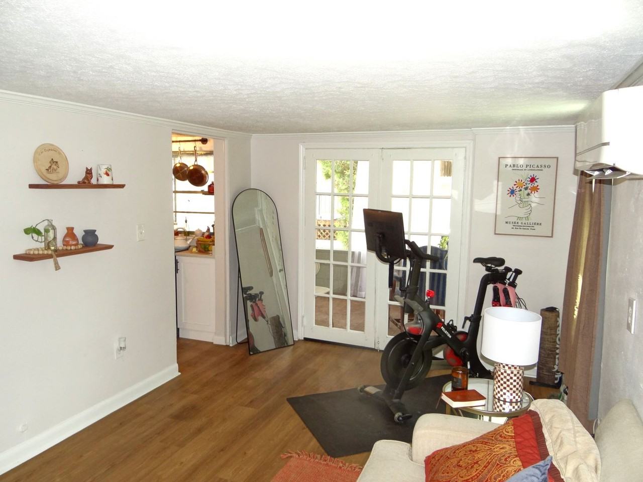 407 1/2 E Paris St - Photo 3 of 14