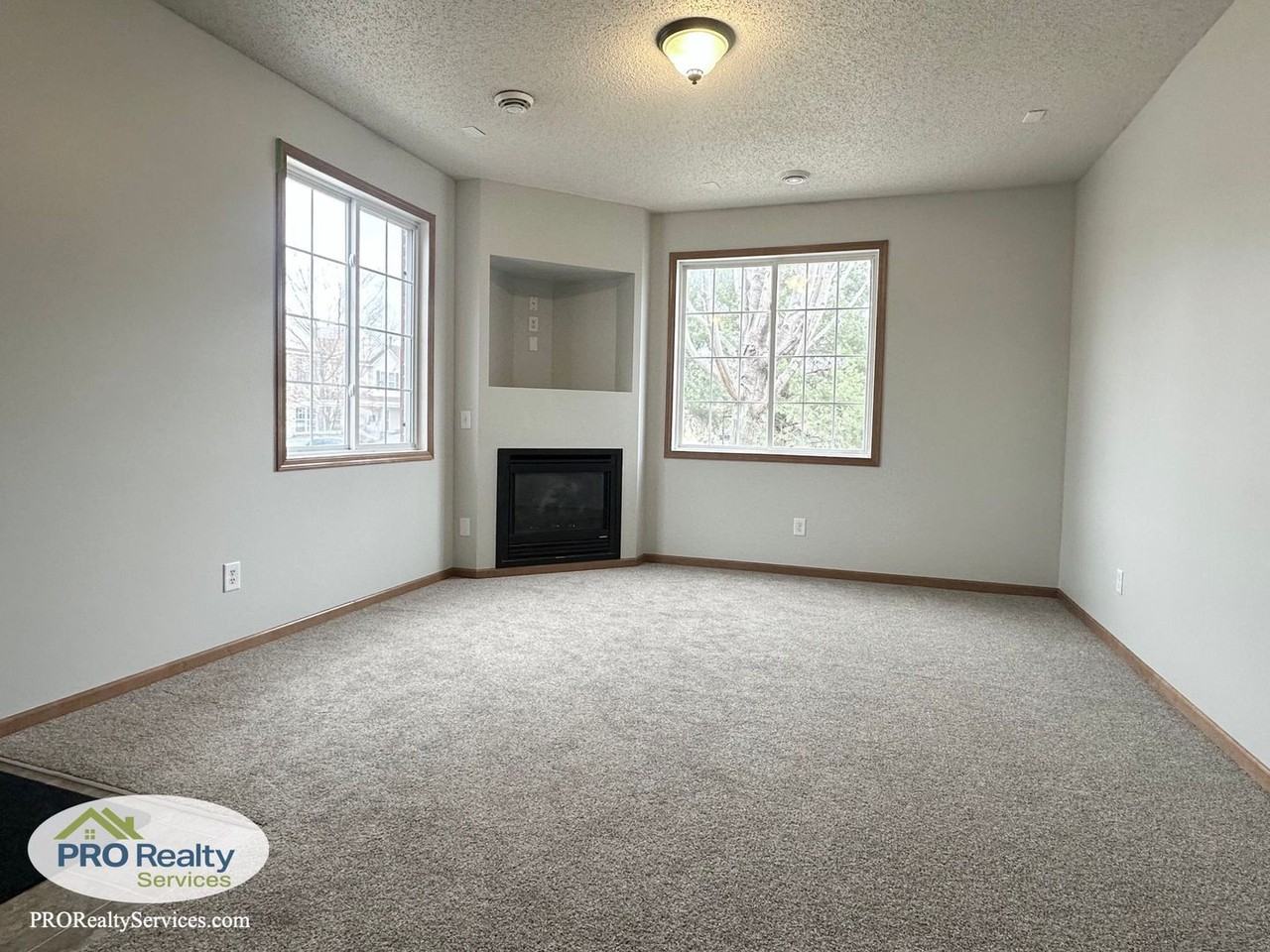 17190 Monroe St Nw - Photo 5 of 22