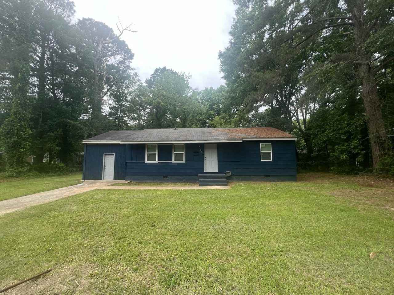 5421 Crepe Myrtle Dr