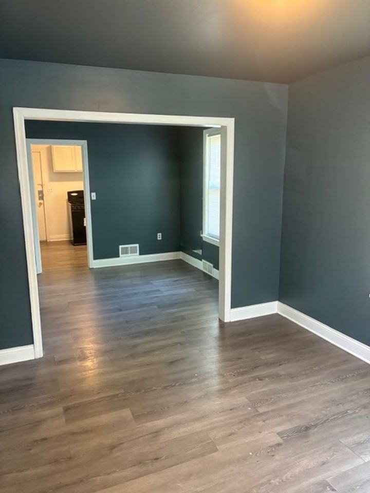 2336 Delaware St - Photo 3 of 11