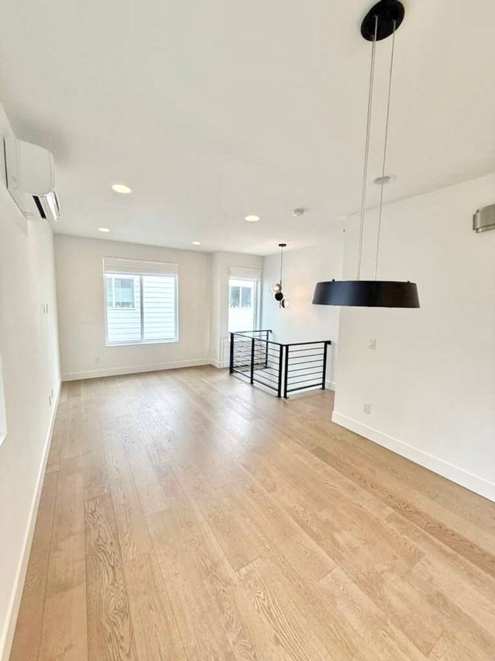 933A N 91st St - Photo 5 of 42