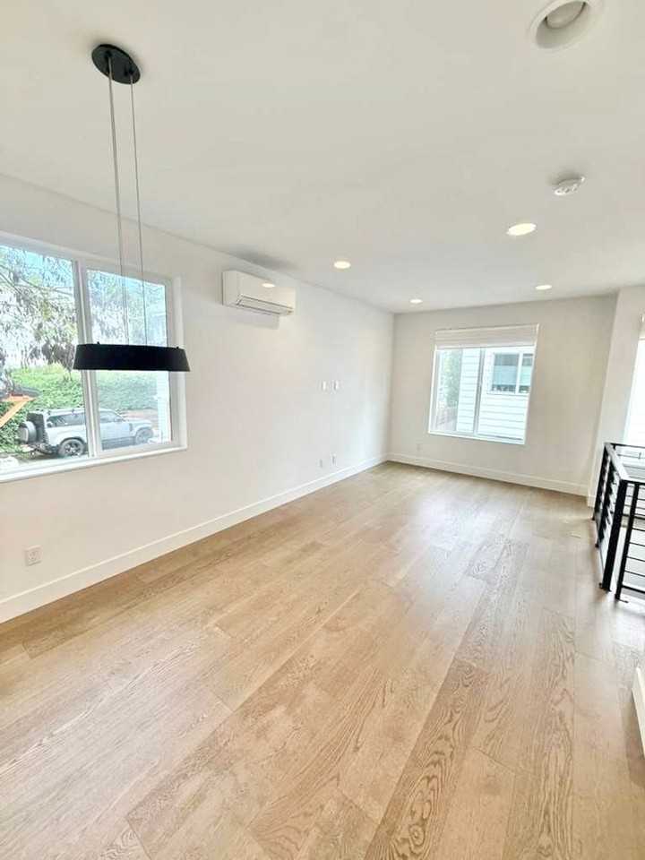 933A N 91st St - Photo 6 of 42