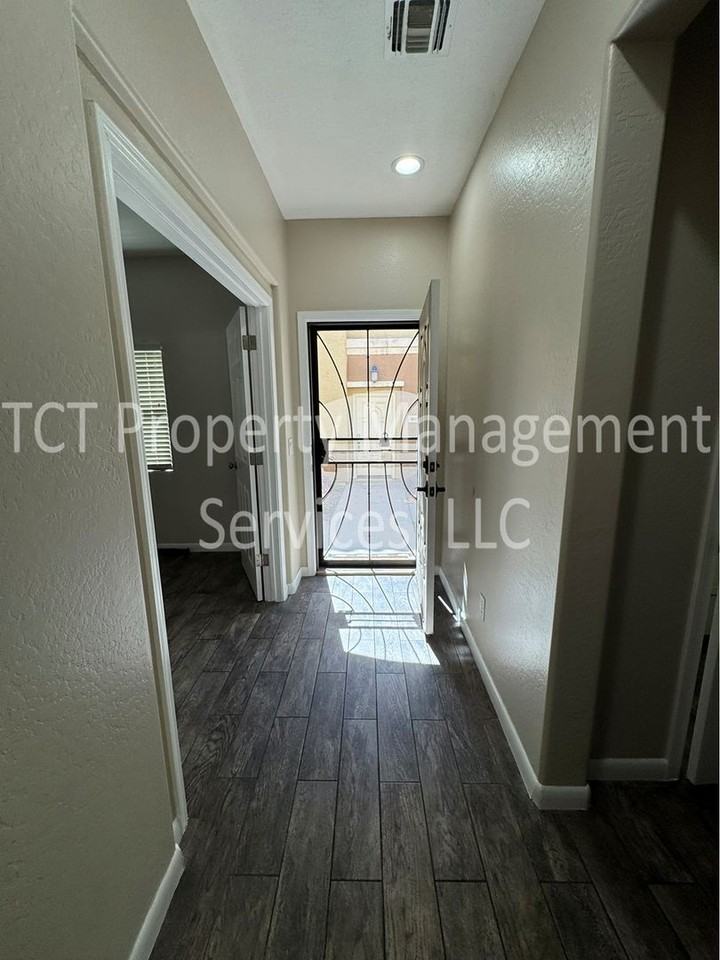 4669 E Olney Ave - Photo 3 of 23