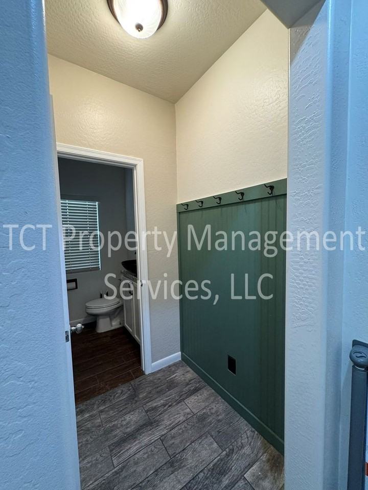4669 E Olney Ave - Photo 4 of 23