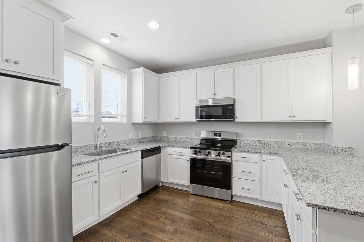 526 Dr Db Todd Jr Blvd - Photo 3 of 36