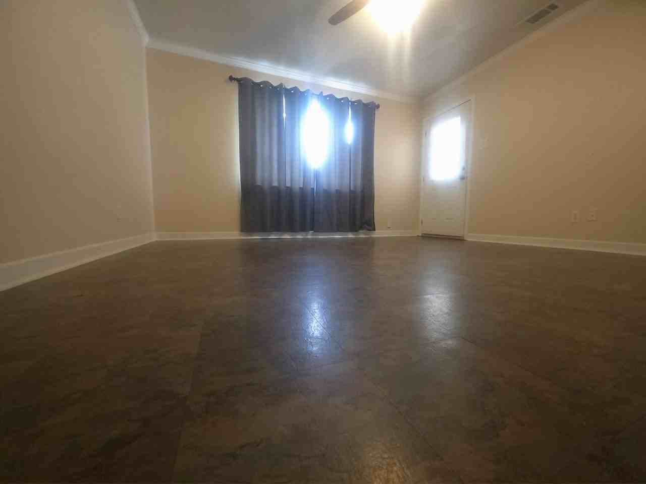 319 Heather St - Photo 3 of 10