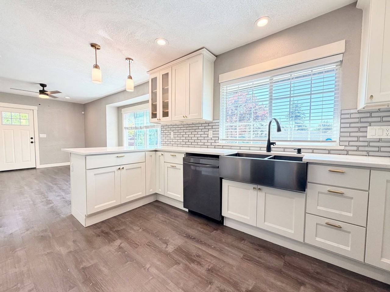 10107 Se Harold St - Photo 3 of 32