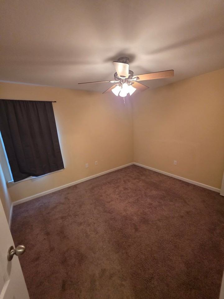 317 Abigail Ct - Photo 6 of 8