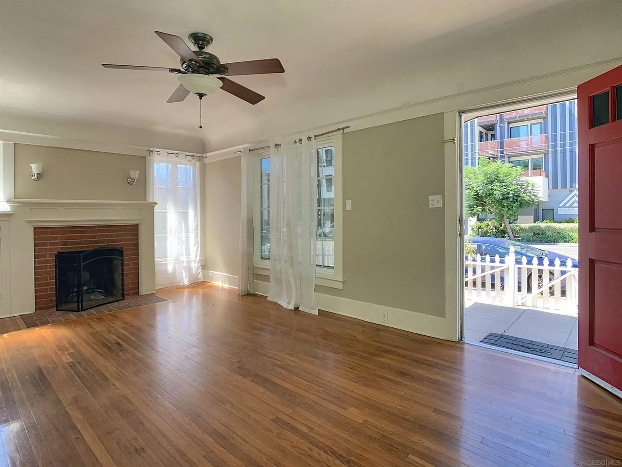 4193 4th Ave - Photo 2 of 31