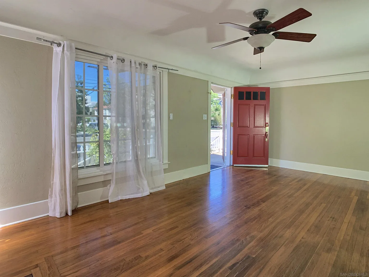 4193 4th Ave - Photo 4 of 31