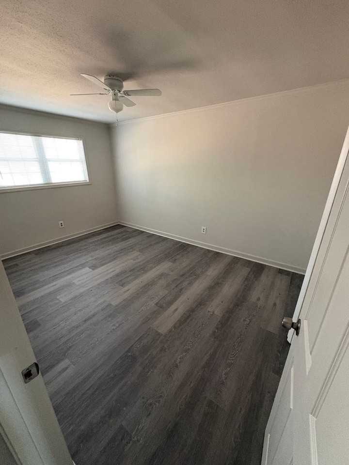 901 Park Ln - Photo 6 of 11