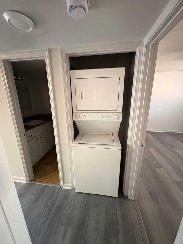901 Park Ln - Photo 7 of 11