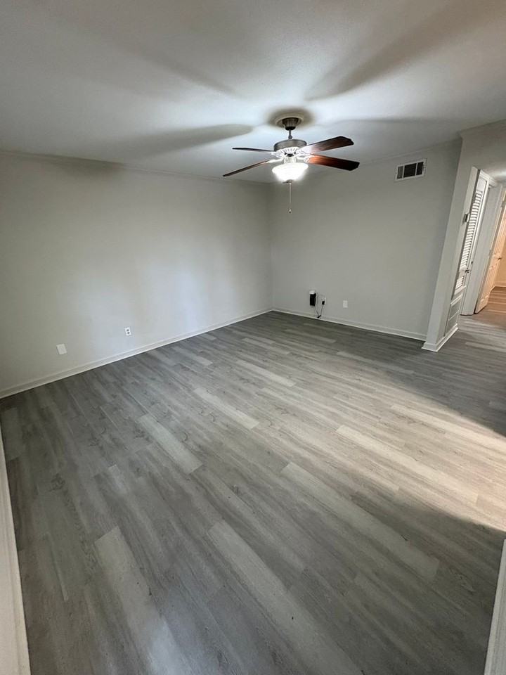 904 Park Ln - Photo 2 of 10