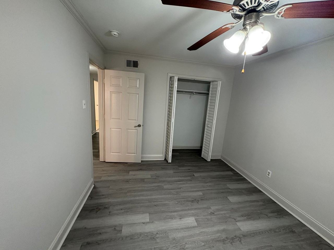 904 Park Ln - Photo 3 of 10