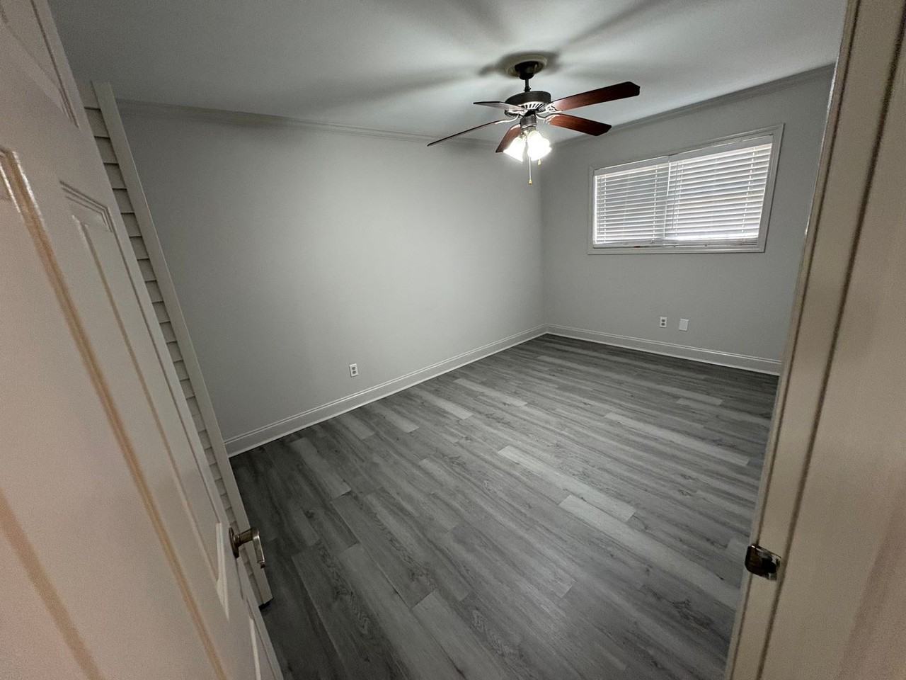 904 Park Ln - Photo 4 of 10