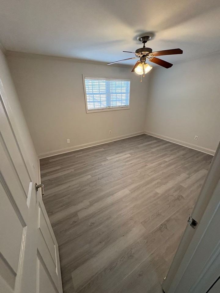 904 Park Ln - Photo 6 of 10