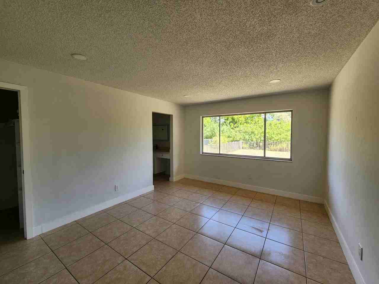 1717 Ne 6th Ter - Photo 7 of 15
