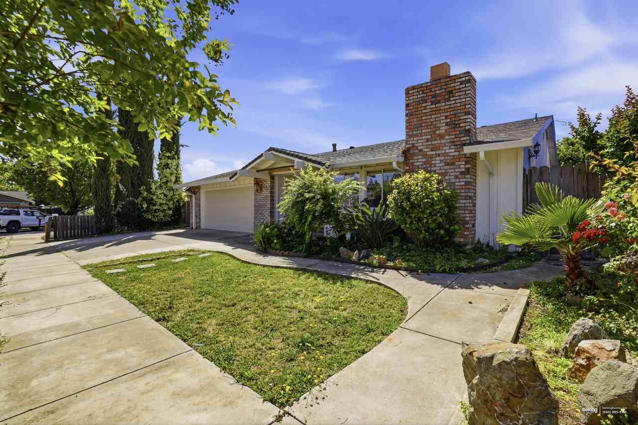 1056 Hacienda Dr - Photo 3 of 23