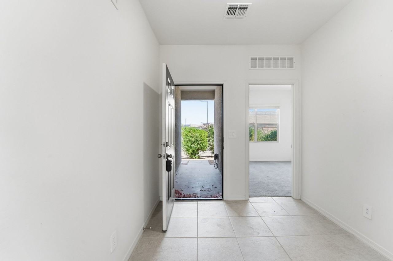 4846 N 193rd Ave - Photo 4 of 49