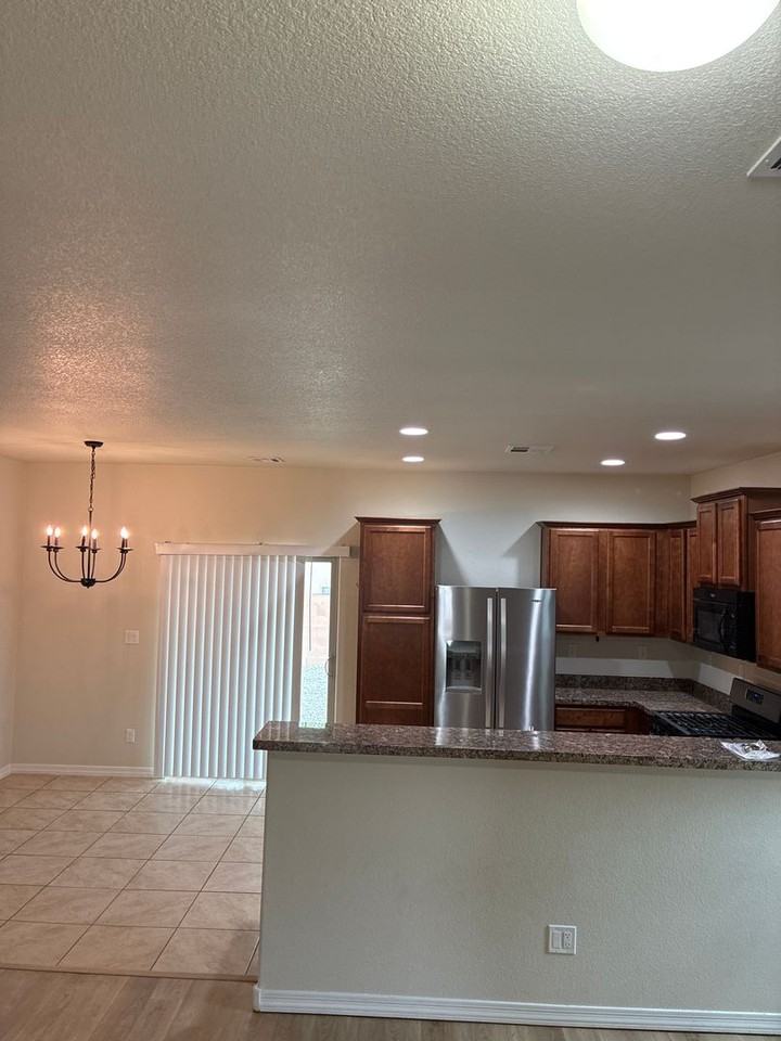 1810 1810 LarkRd NE - Photo 3 of 10