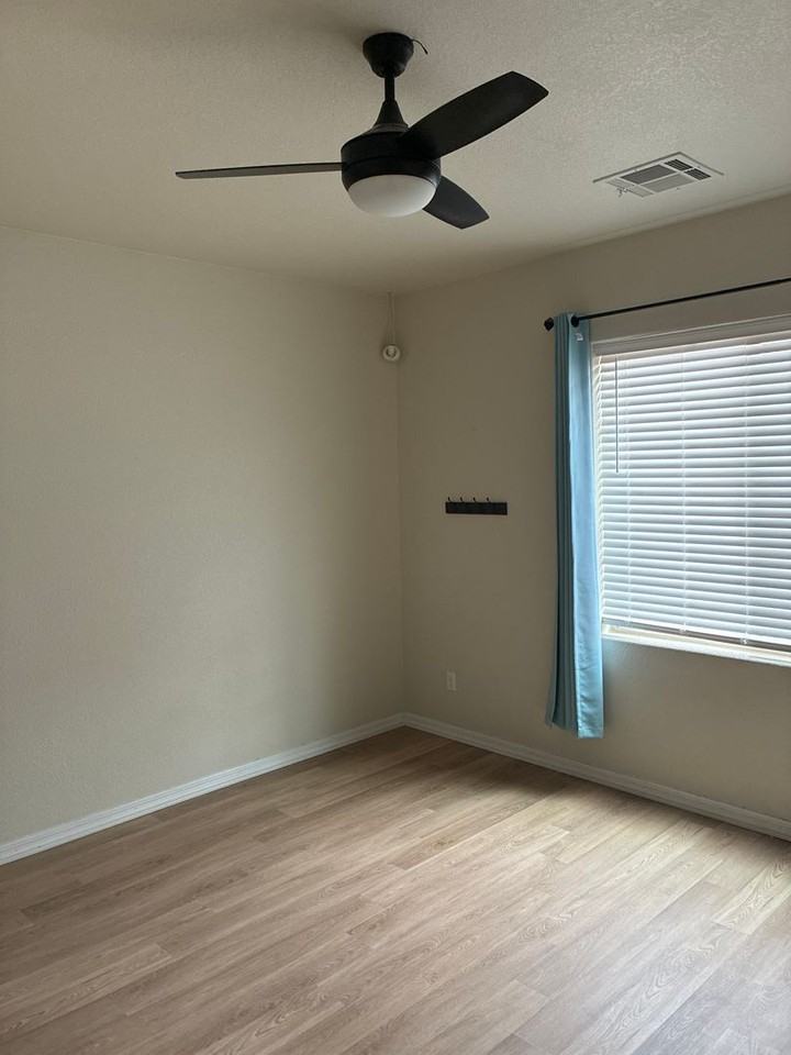1810 1810 LarkRd NE - Photo 6 of 10