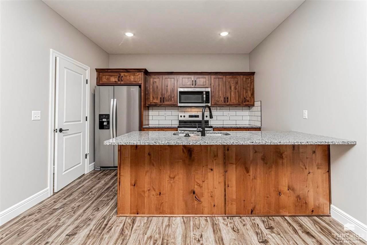 1704 Kenneth Dr - Photo 2 of 16