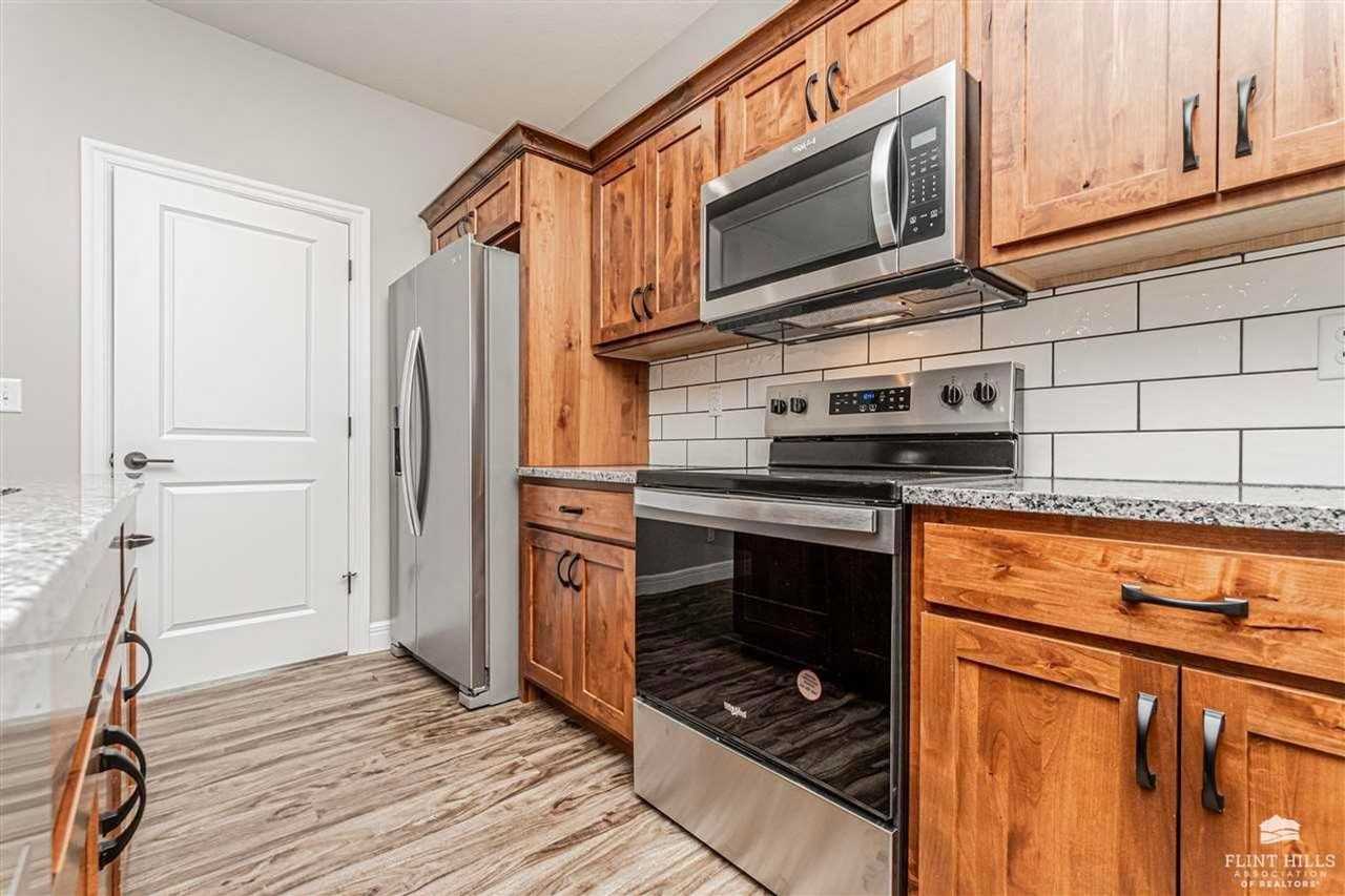 1704 Kenneth Dr - Photo 4 of 16