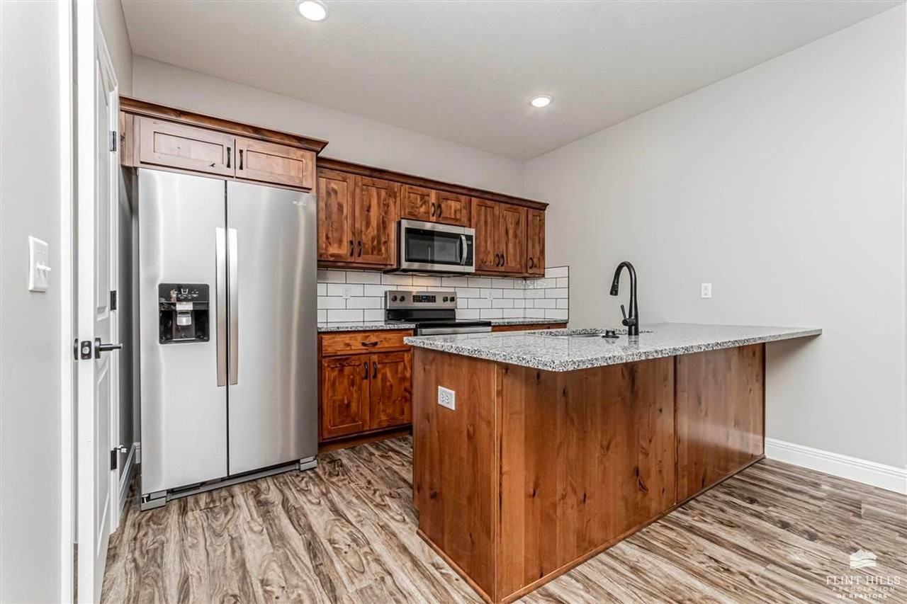 1704 Kenneth Dr - Photo 5 of 16
