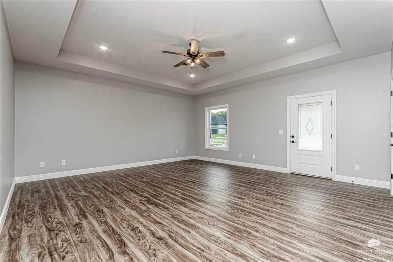 1704 Kenneth Dr - Photo 7 of 16