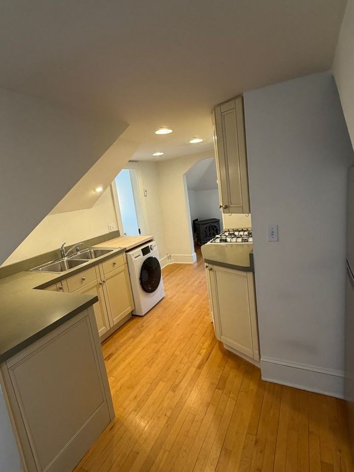 484 S Union St - Photo 3 of 17