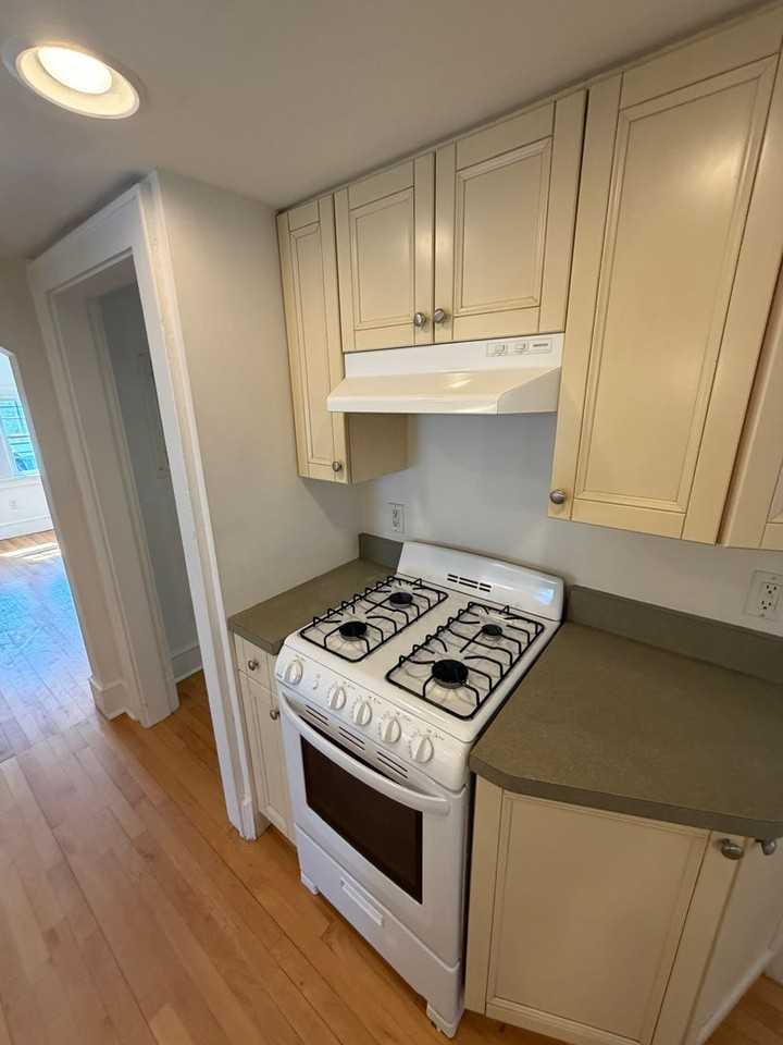 484 S Union St - Photo 4 of 17