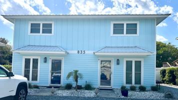 featured image of 835A Ellen St