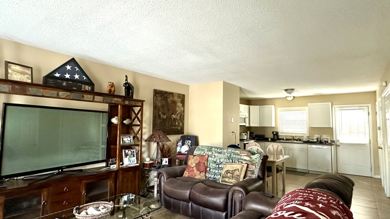835A Ellen St - Photo 4 of 13