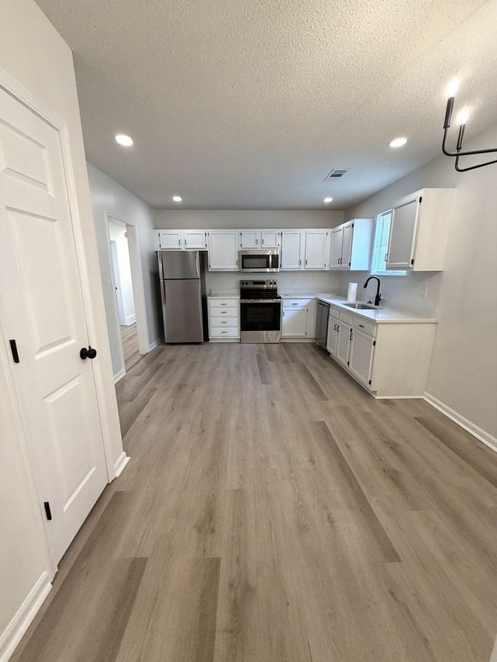 522 18th St - Photo 6 of 16
