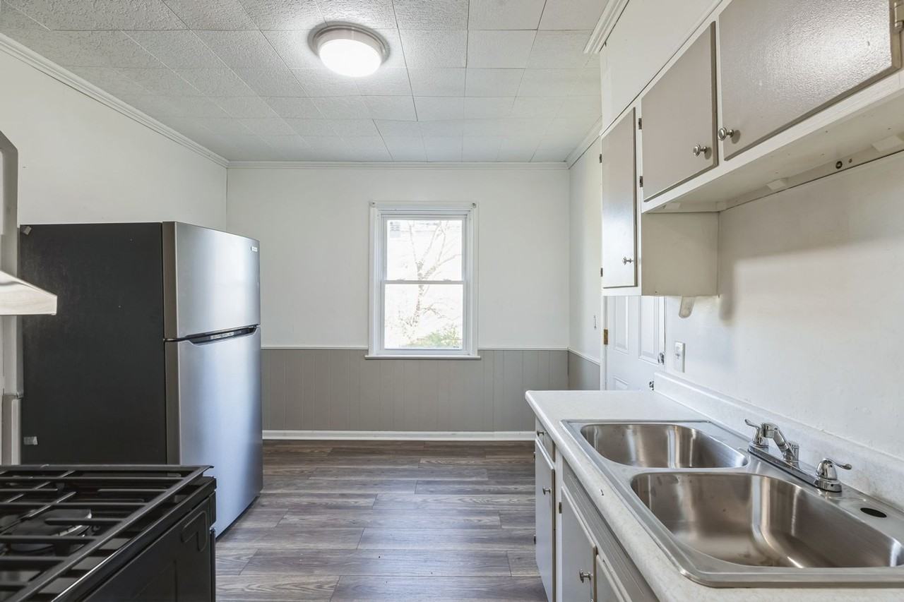 1573 Jermain Dr - Photo 4 of 18